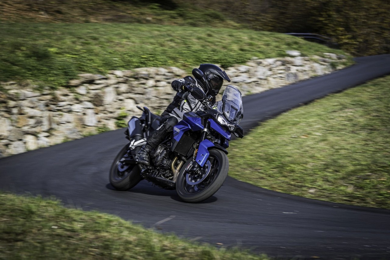 Moto Guzzi V85 TT VS Triumph Tiger 850 Sport: viaggia, guida, SOGNA